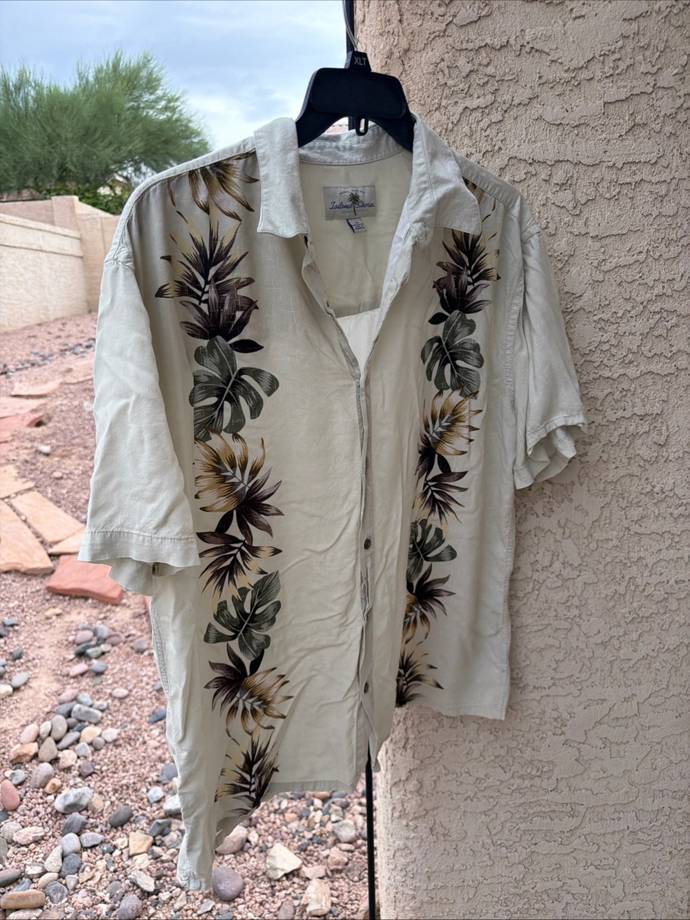 Island Shores Short Sleeve Casual Shirt XL Button Down Green Floral D1